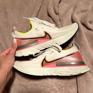 Women’s Nike React Infinity Run Flyknit